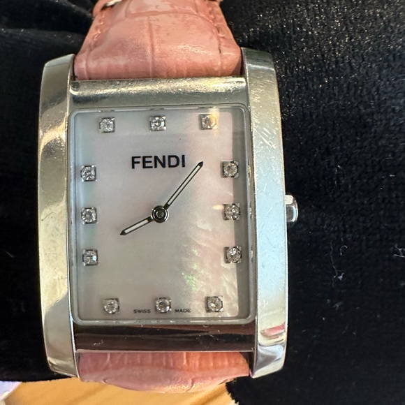 Diamond Classic Fendi Vintage Stainless Mother-of-Pearl Leather Watch Good Con - Picture 2 of 11